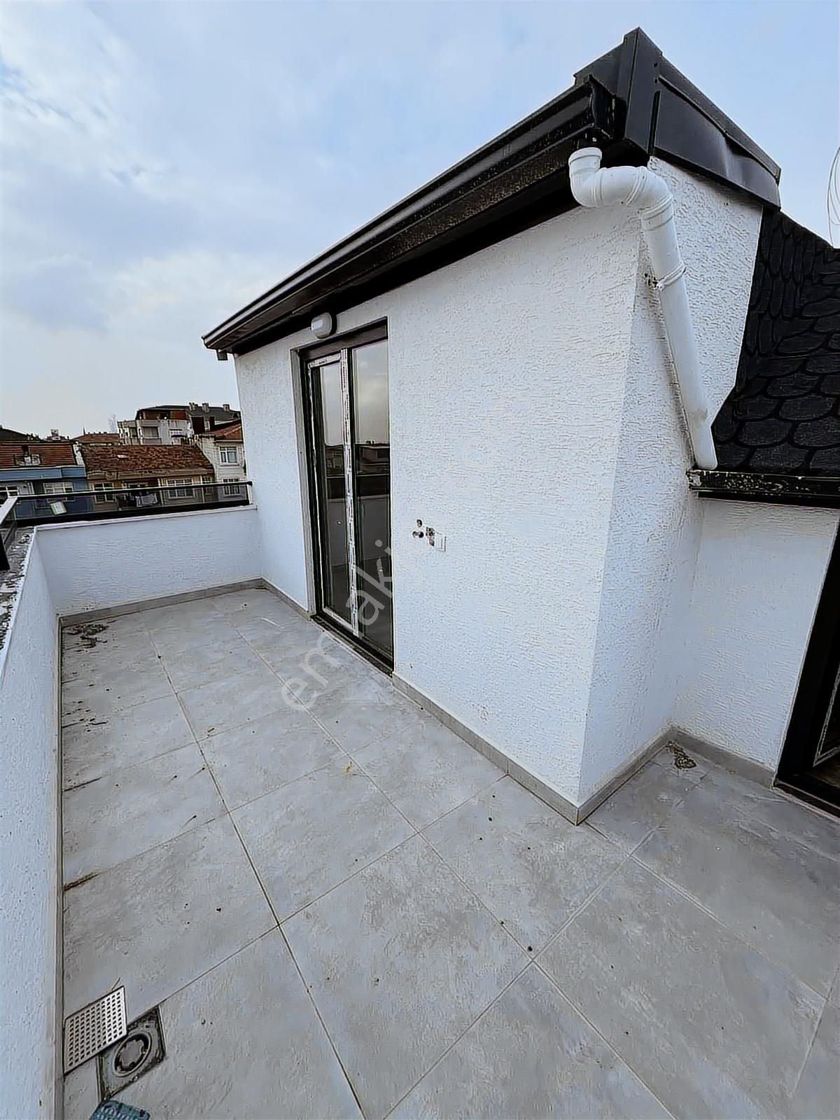 Darıcanın Merkezinde Lüks Deniz Manzaralı Dubleks - Görsel 4