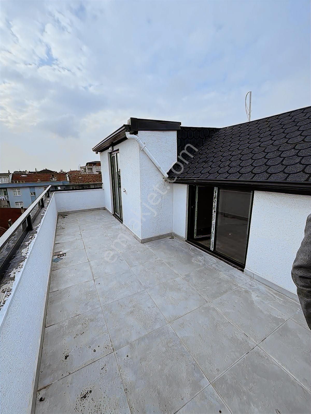 Darıcanın Merkezinde Lüks Deniz Manzaralı Dubleks