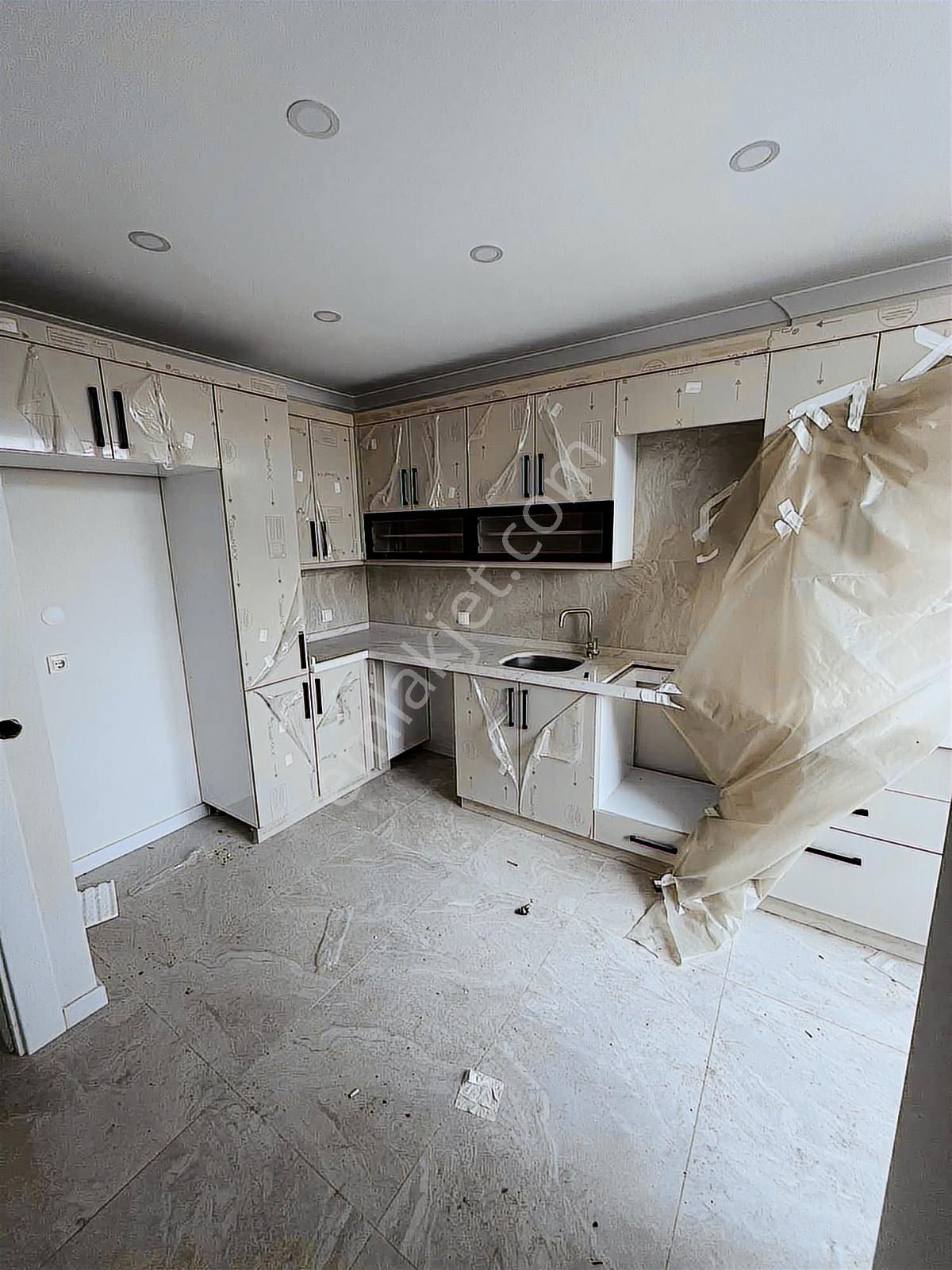 Darıcanın Merkezinde Lüks Deniz Manzaralı Dubleks - Görsel 33