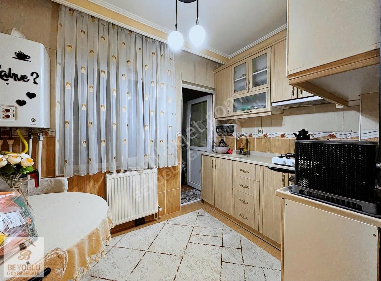 Beyoğlu'ndan Y.giriş Altında Daire Var E.banyolu 2+1