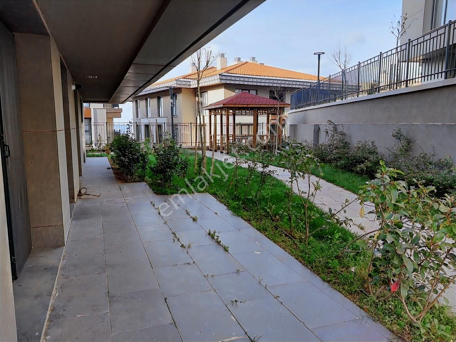 Camlica Tokide Satilik 3+1 Bahçe Kati 132 M2 Daire