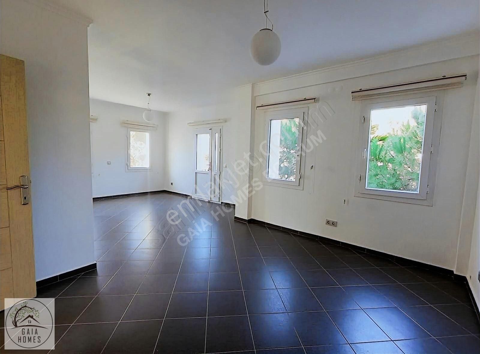 Kiralık Ortakent Merkezi Konumlu Cadde Üstü 2+1 Ofis İşyeri