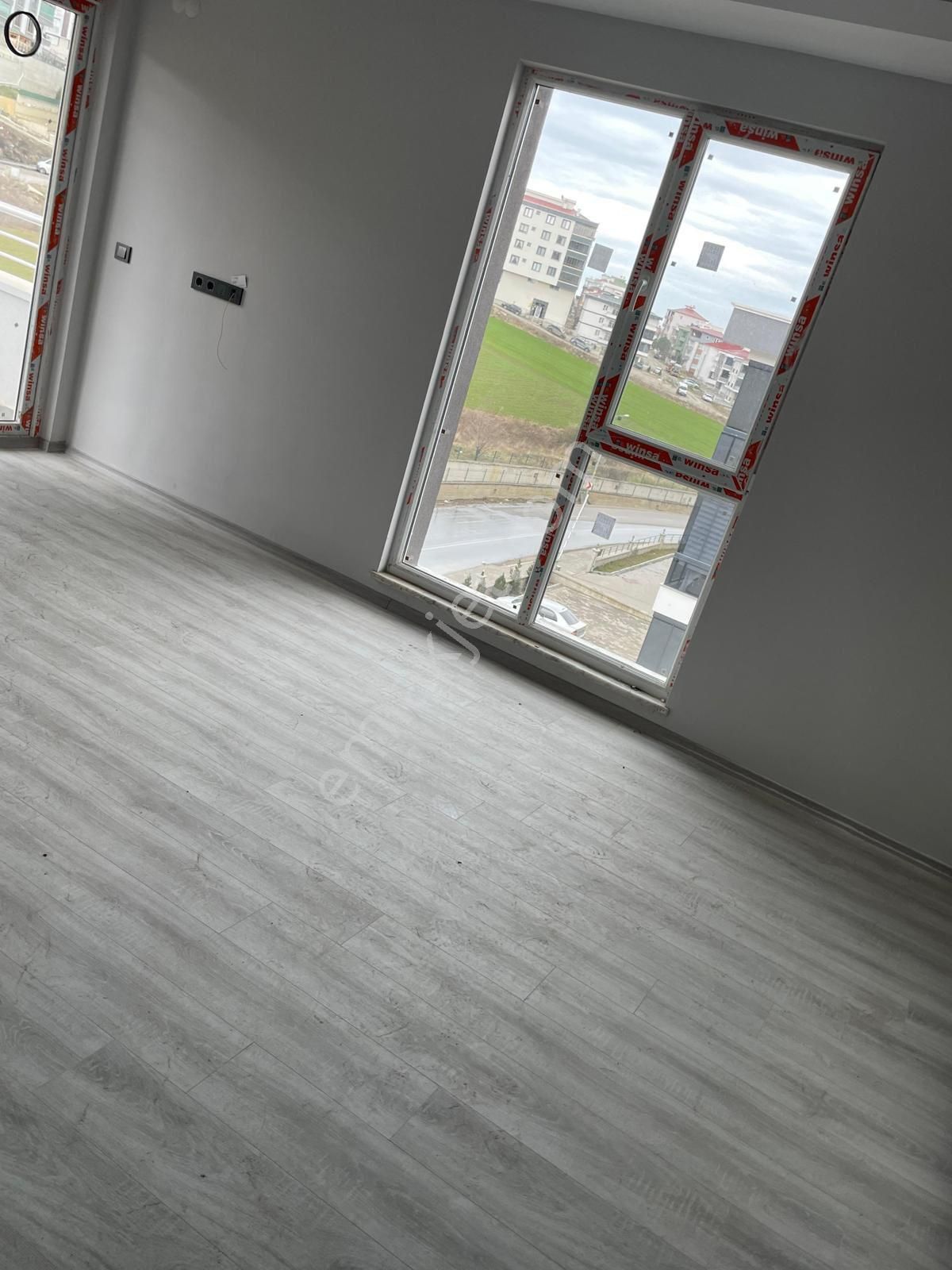 Ömürevleri Eski Fırın Üstü Satılık 1+1 Daire - Görsel 3