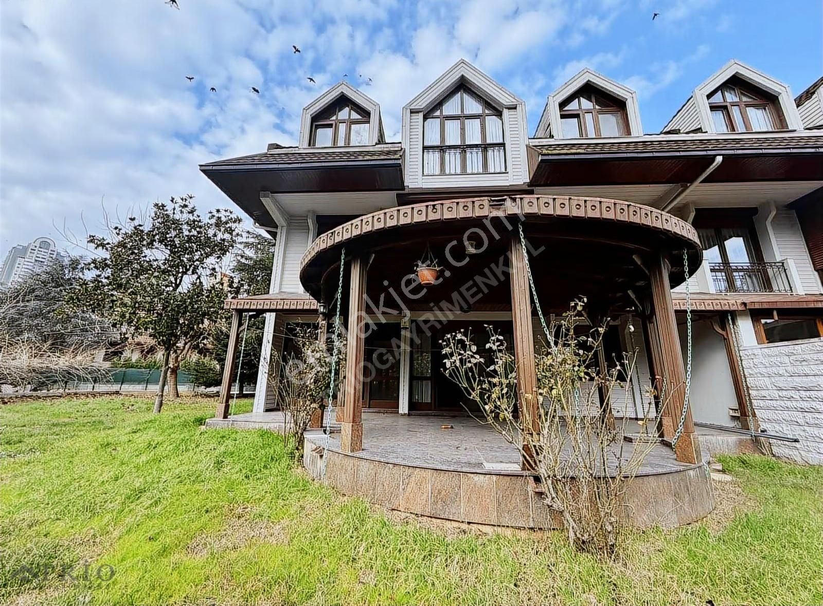 Bahçeşehir Şelale Villalarında Cadde Üstü Kiralık Triplex Villa - Görsel 32