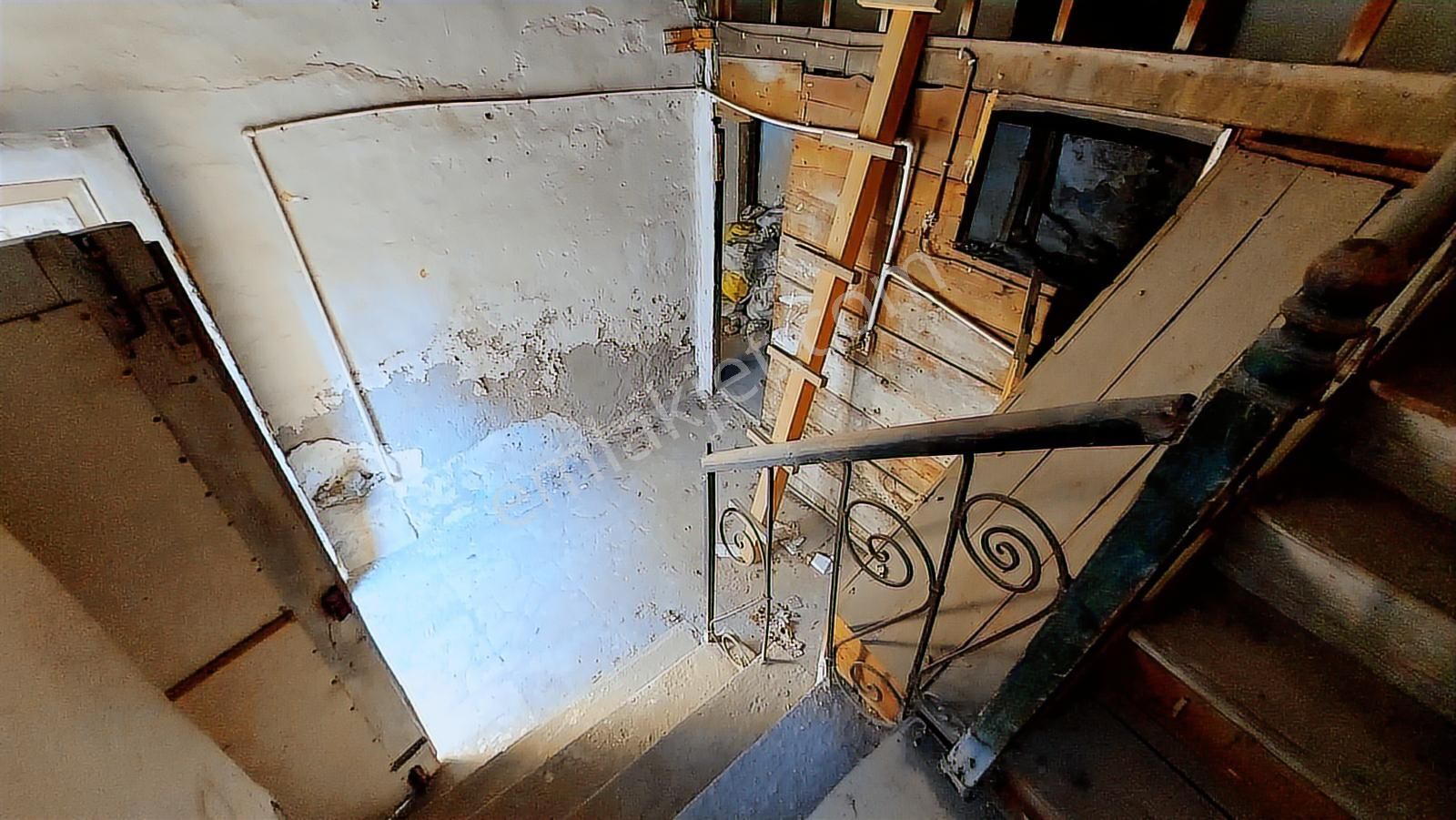 Ayvalık Merkez,de Yatırıma Uygun 3 Katlı Tarihi Kargir Ev - Görsel 17