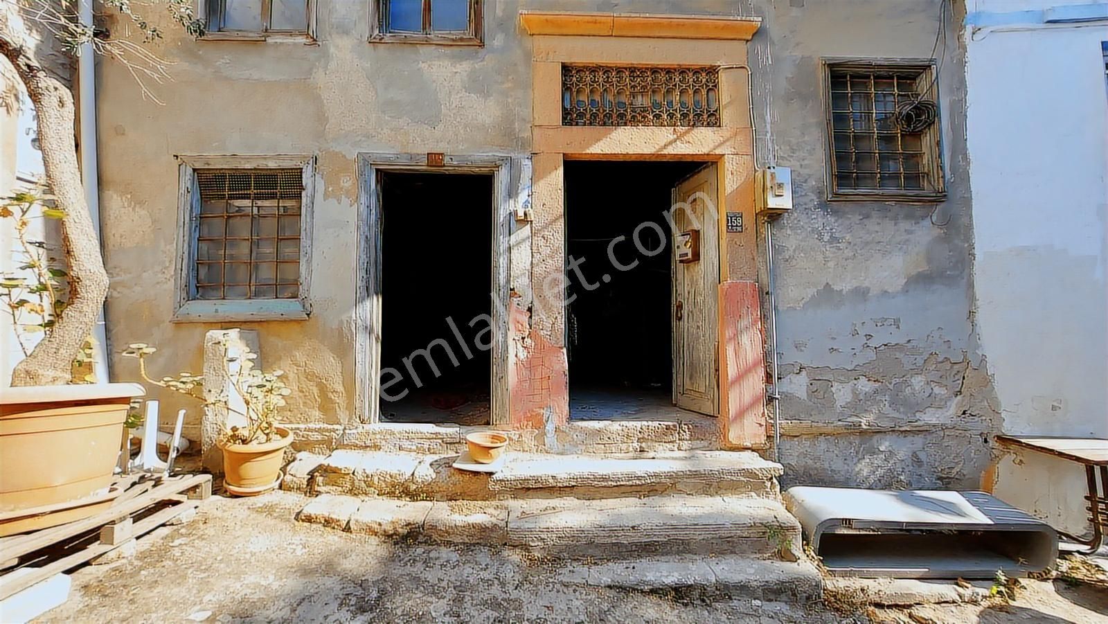 Ayvalık Merkez,de Yatırıma Uygun 3 Katlı Tarihi Kargir Ev - Görsel 4