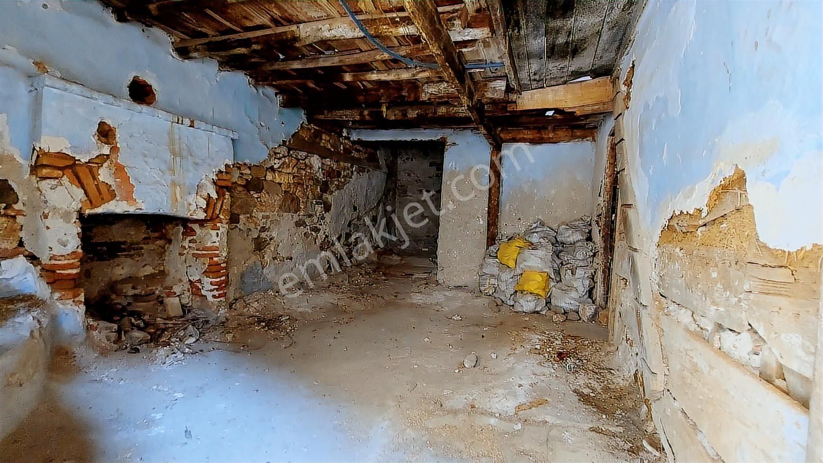 Ayvalık Merkez,de Yatırıma Uygun 3 Katlı Tarihi Kargir Ev - Görsel 5