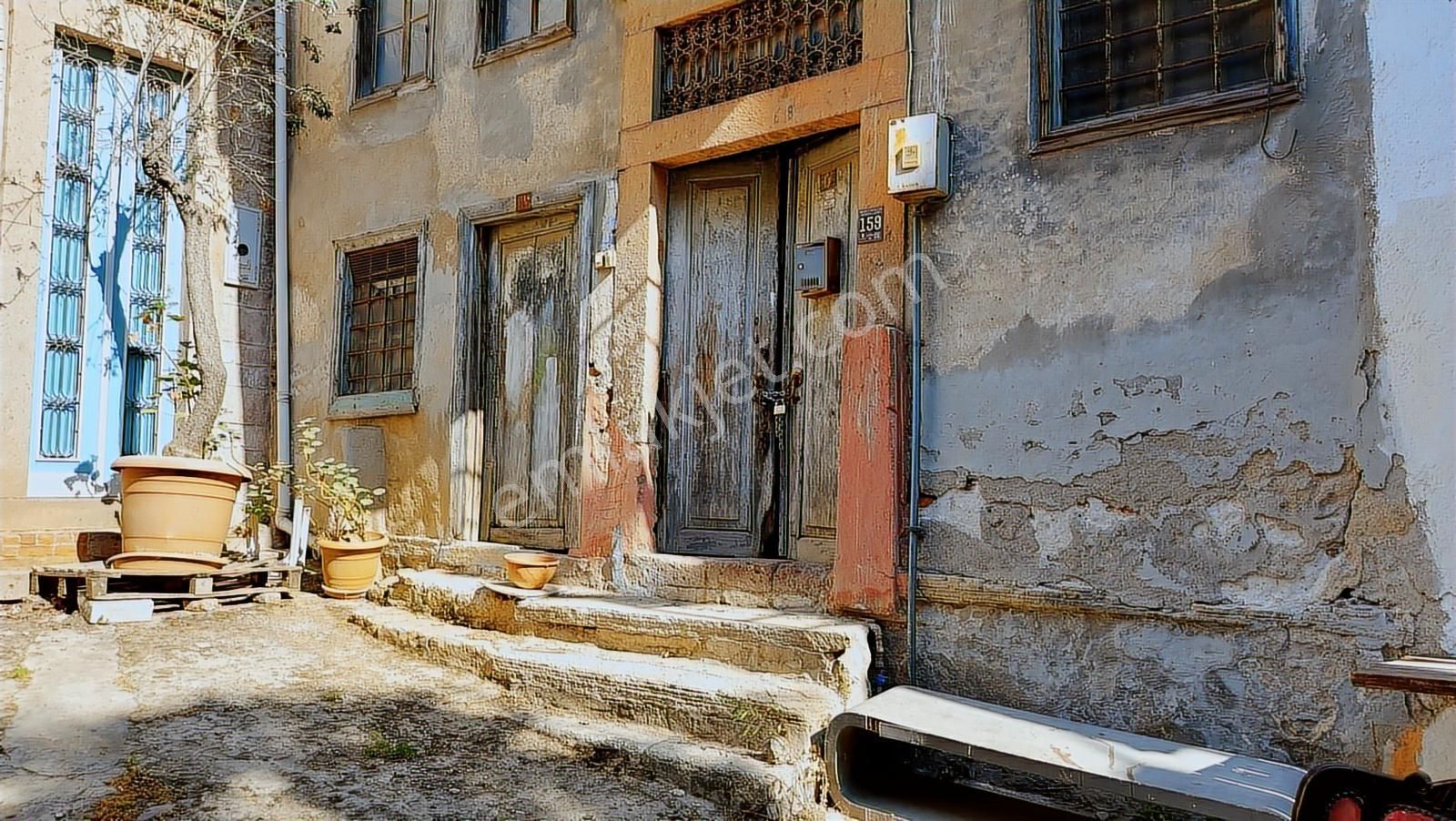 Ayvalık Merkez,de Yatırıma Uygun 3 Katlı Tarihi Kargir Ev - Görsel 3