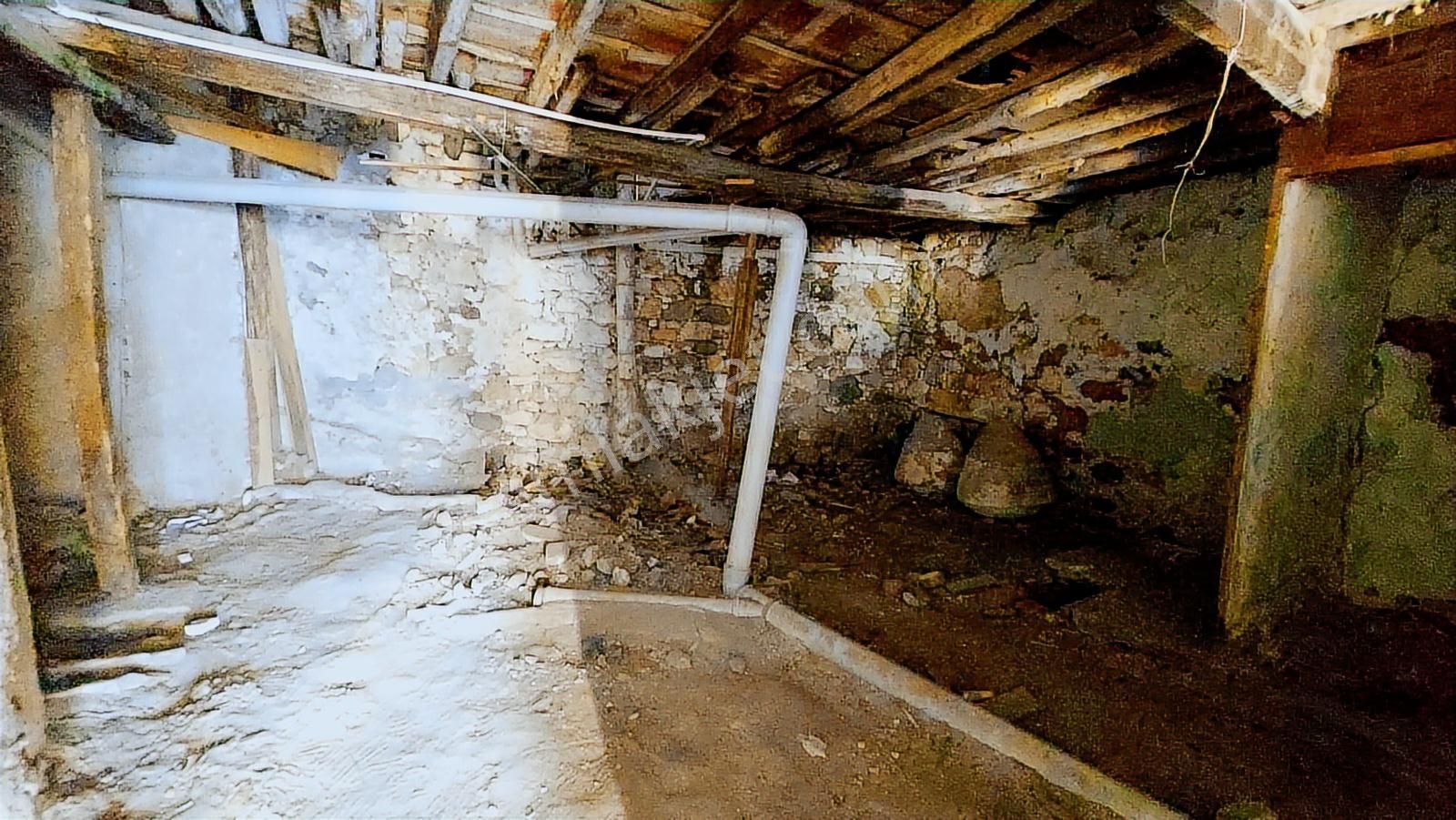 Ayvalık Merkez,de Yatırıma Uygun 3 Katlı Tarihi Kargir Ev - Görsel 14