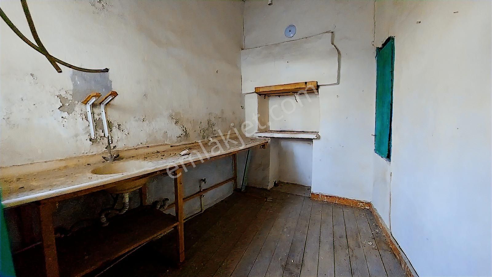 Ayvalık Merkez,de Yatırıma Uygun 3 Katlı Tarihi Kargir Ev - Görsel 32