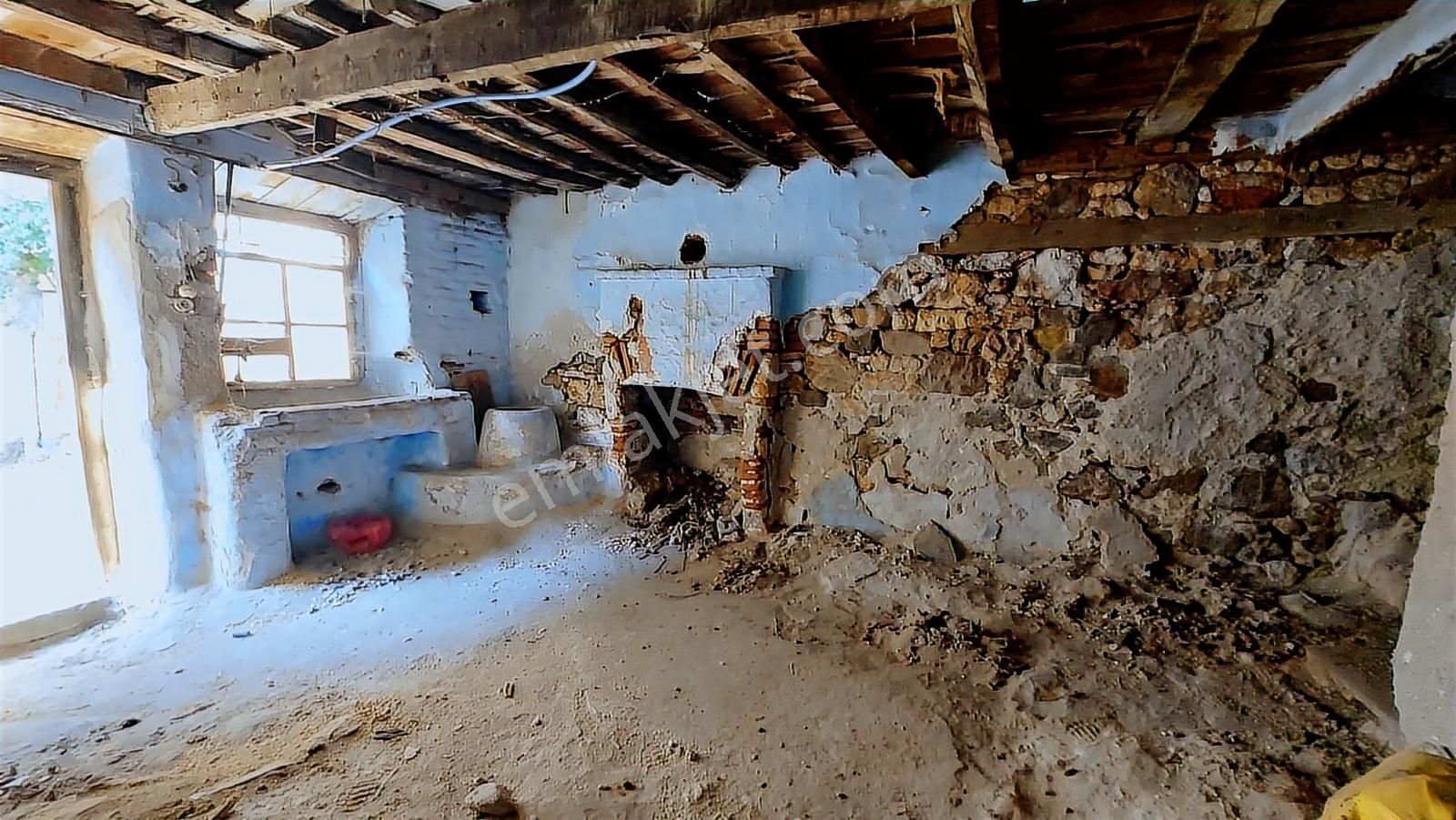 Ayvalık Merkez,de Yatırıma Uygun 3 Katlı Tarihi Kargir Ev - Görsel 8