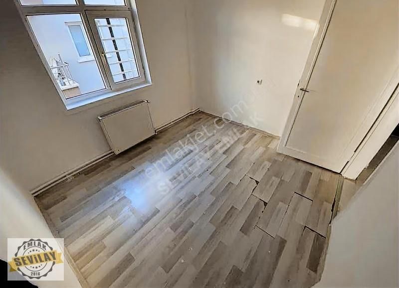 Bağlarbaşı Mahallesinde 1. Katta,ön Cephe Kiralık Daire - Görsel 2