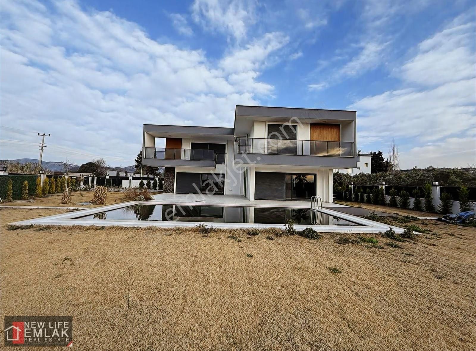 Kuşadası Yavansuda Özel Havuzlu Satılık Malikane