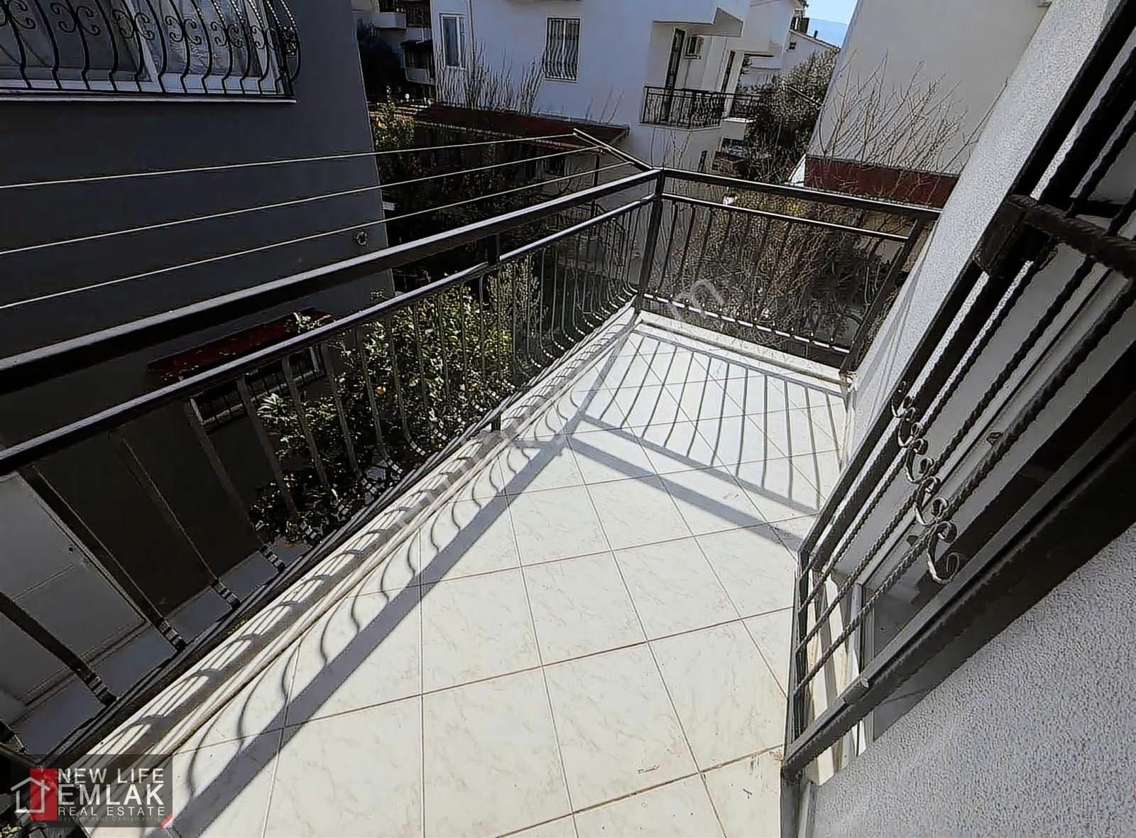 Kuşadası Sahil Sitelerinde 3+1 Villa - Görsel 9