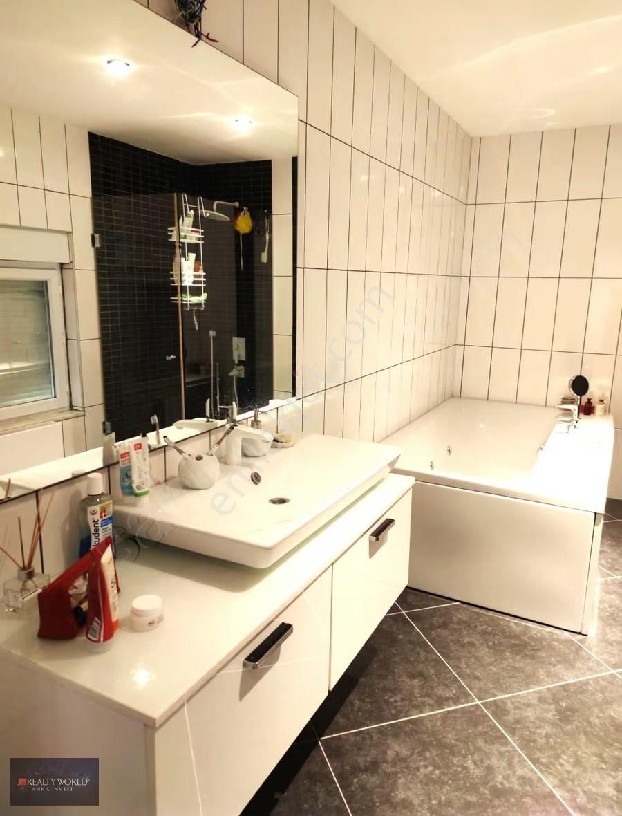 Düzlerçamında Ormana Cephe 5+1 Geniş Triplex Villa - Görsel 12