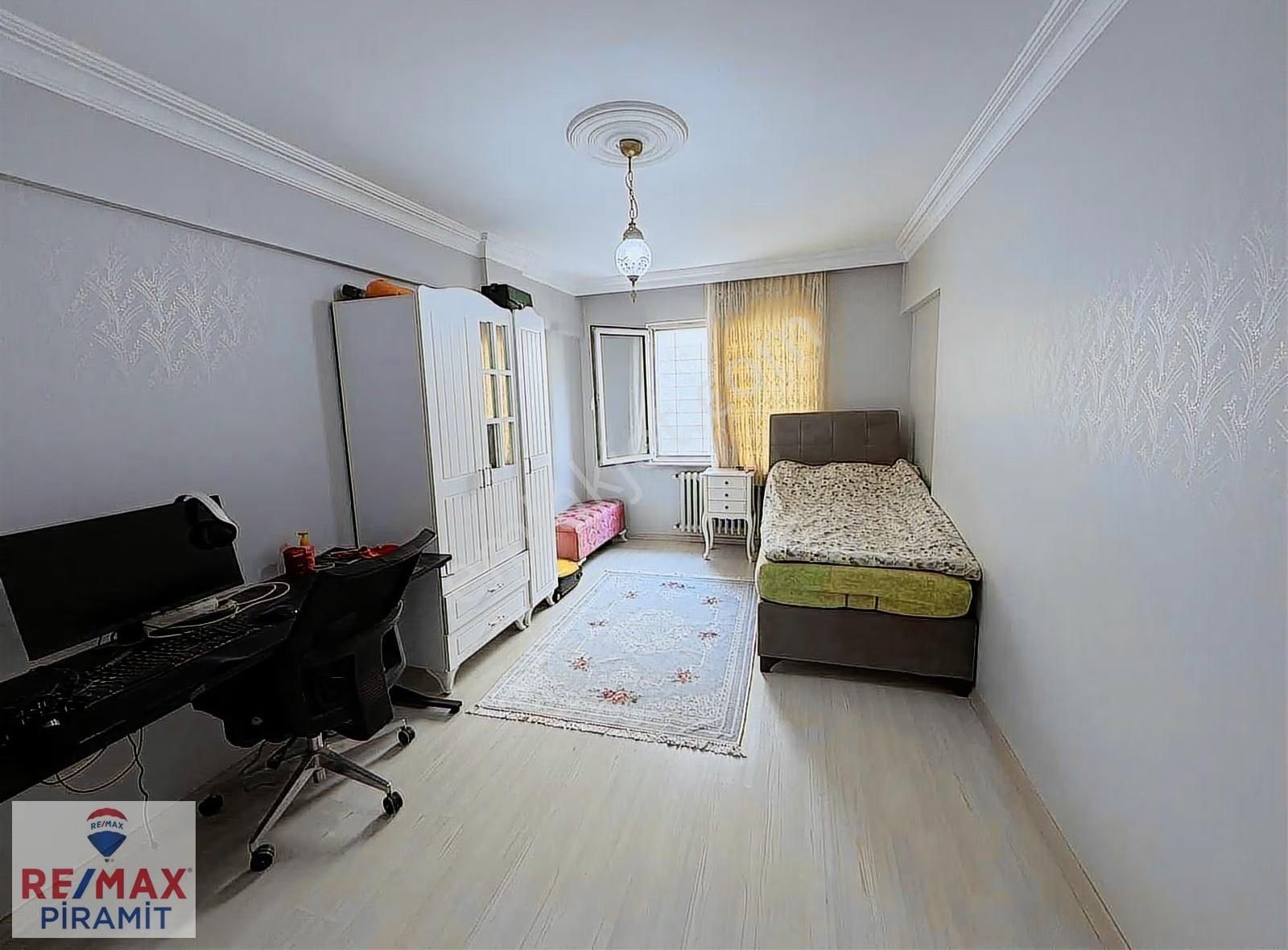 Fatih Karagümrük Mahallesinde 3+1 Manzaralı Muhteşem Konumda - Görsel 18