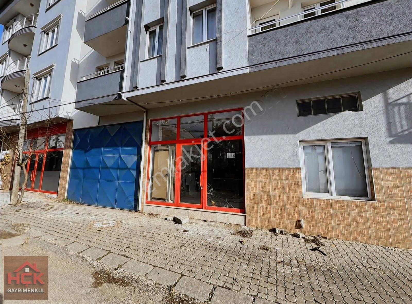 Edincik'te Merkezi Konumda Kiralık 129m² Dükkan