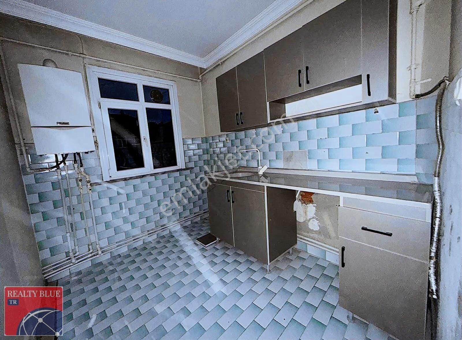 Kiralık Daire (4+1 ) Arakat Sancaktepe (geniş Aileye Uygundur)