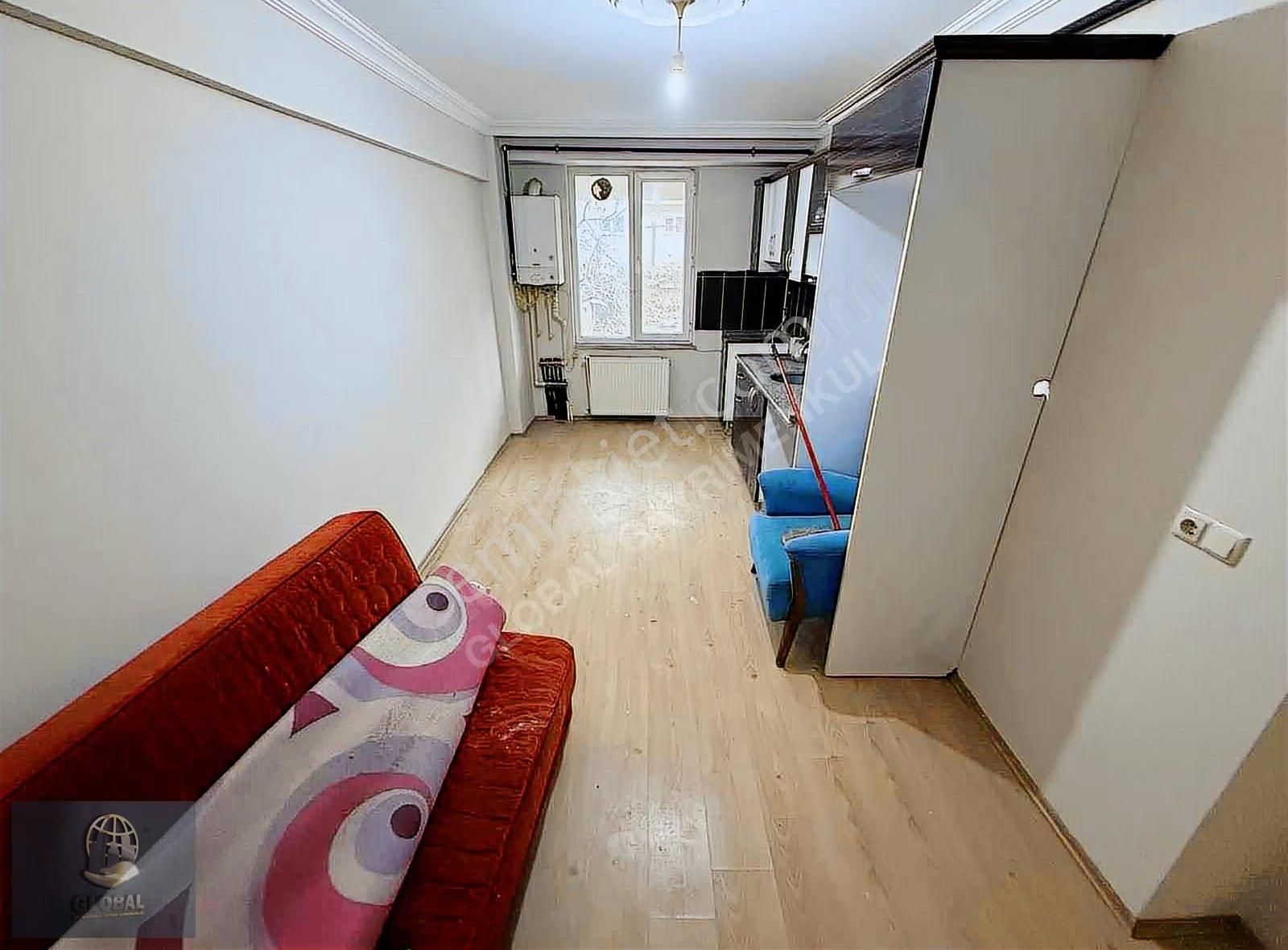 Reşadiye Askentcaddesi Yakını 12 Yıllık İskanlı 2+1 Kupondaire - Görsel 2