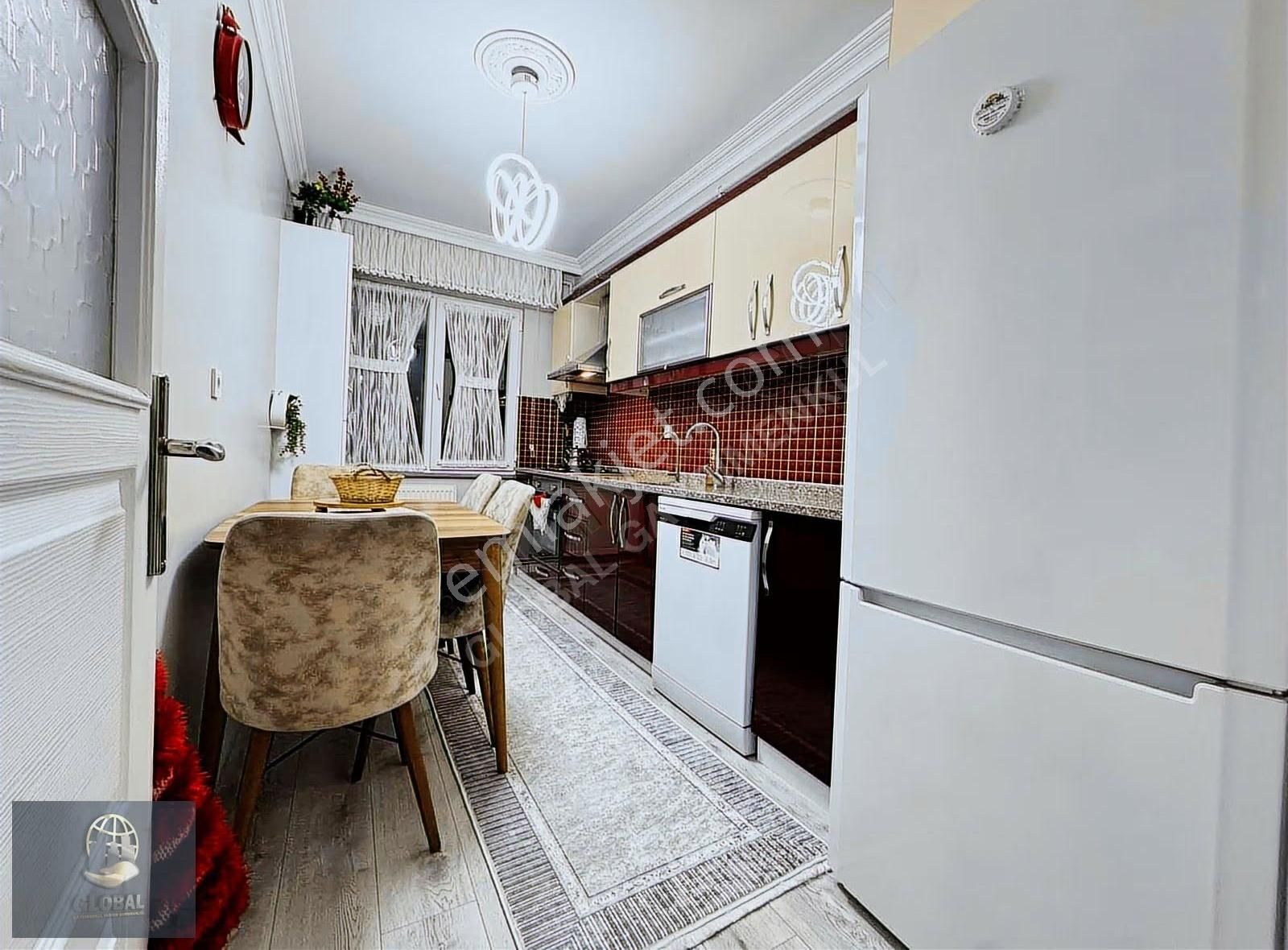 Çobançeşme Mah. K.garajlı Siteiçi 12 Yıllık 3+1 Satılık Daire