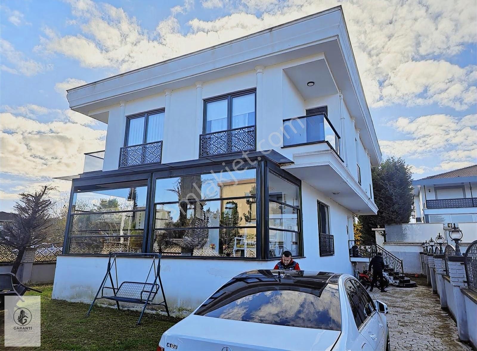 Akyazıda Yüksek Okul Yanı 400 M2 Arsa Üzerinde 5+1 Villa Satılık