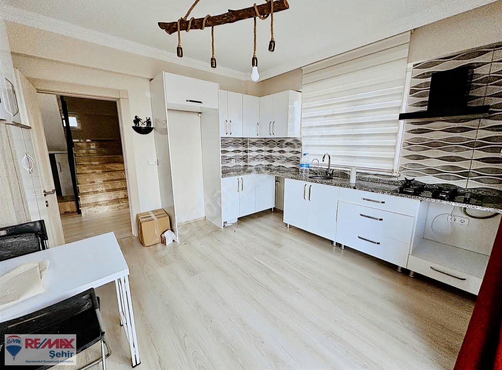 Termal Akköyde Kiralık Deniz Manzaralı Villa - Görsel 17