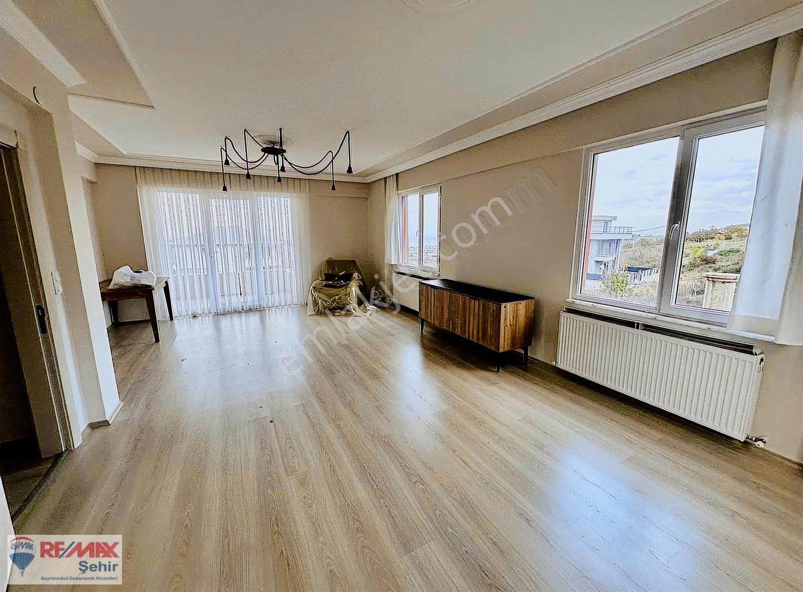 Termal Akköyde Kiralık Deniz Manzaralı Villa - Görsel 12