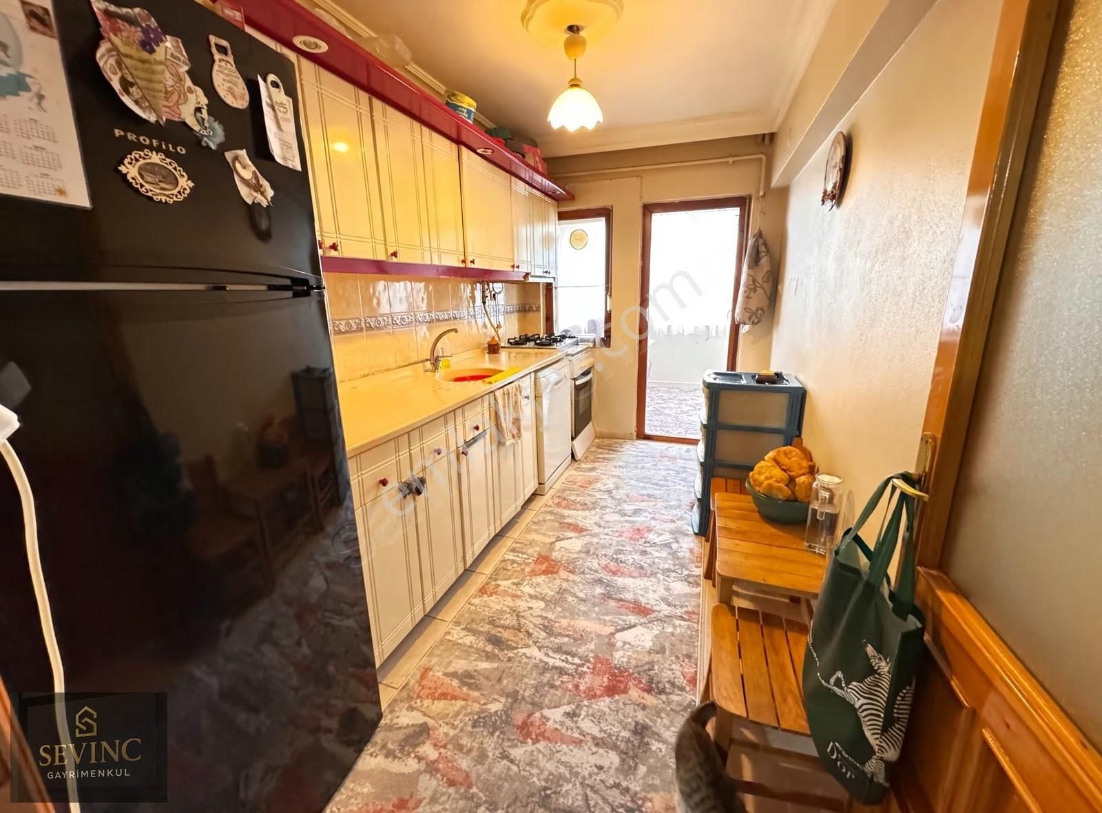 Sevinçten Paşakonakta Okullar Bölgesinde Geniş 2+1 Satılık Daire