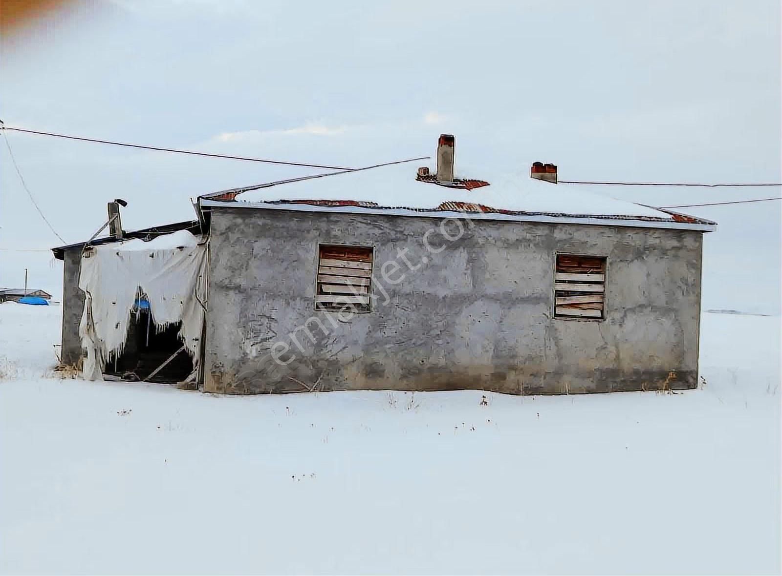 İks Emlaktan Satılık Köy Evi Kars Erzurum Yoluna 3 Km - Görsel 4