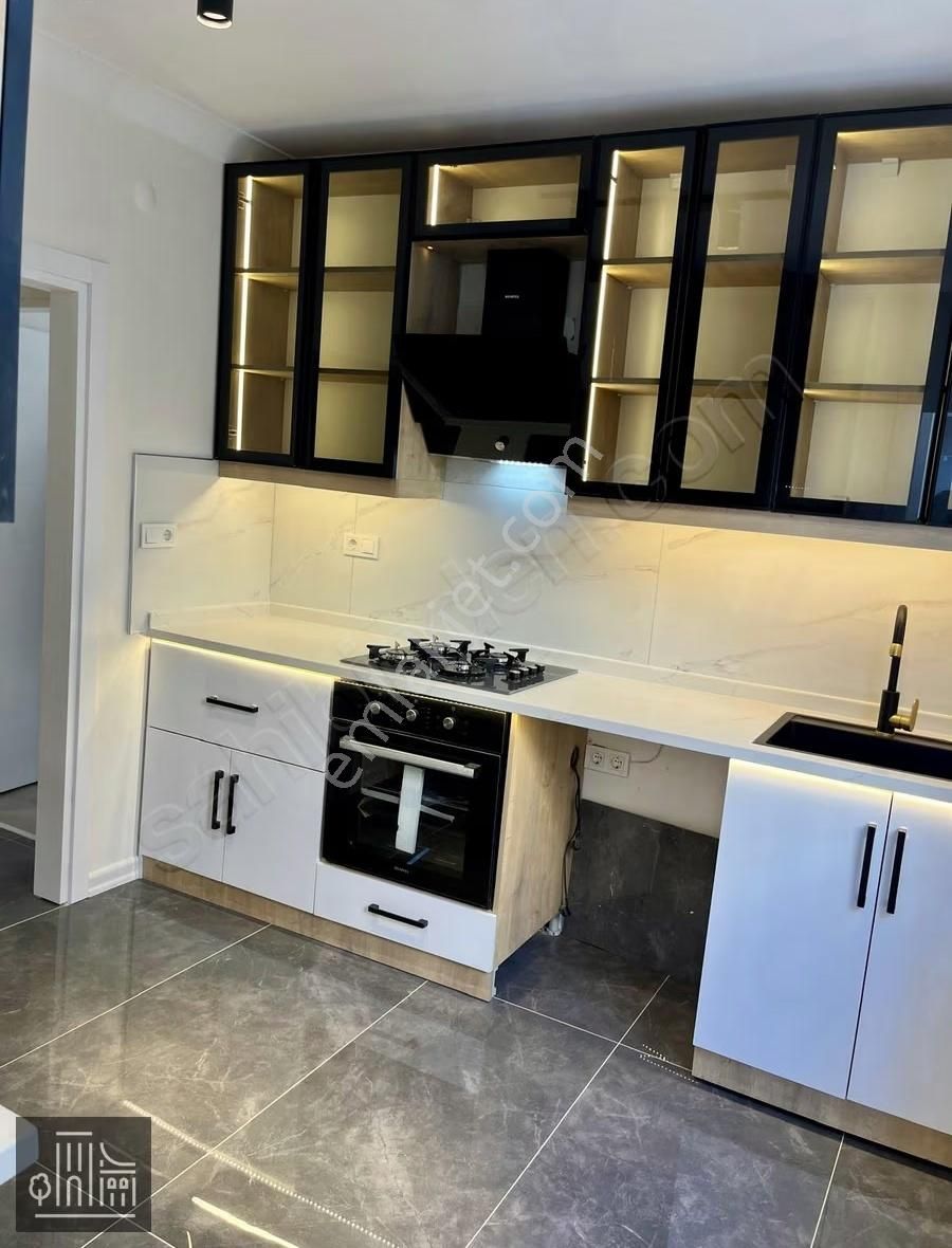 Güzelyalı Sağlık Ocağı Sokağında 3+1 1.kat Köşe Masrafsız Daire - Görsel 2