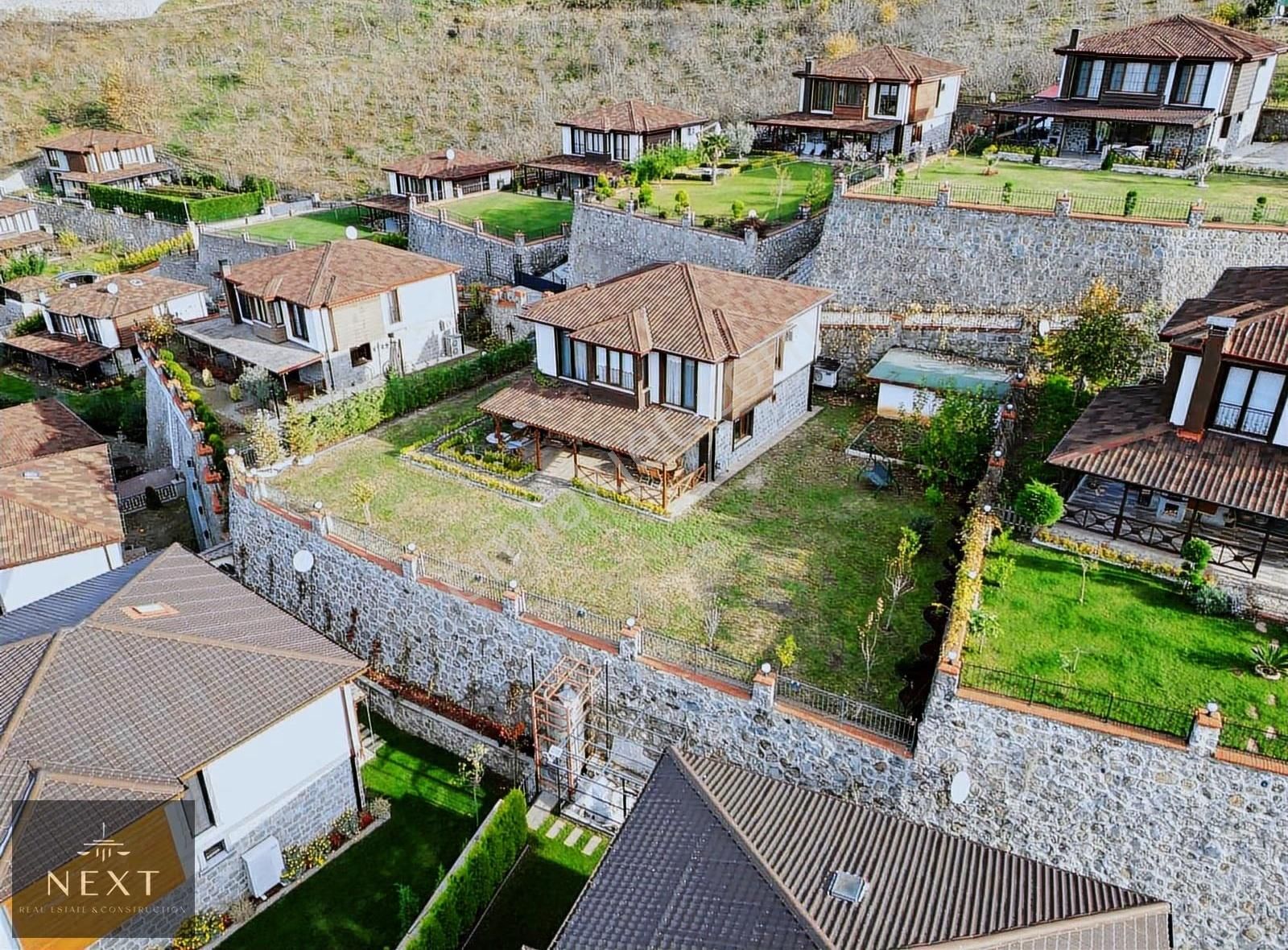 Uğurlu'da Site İçerisinde Satılık Taş Villa