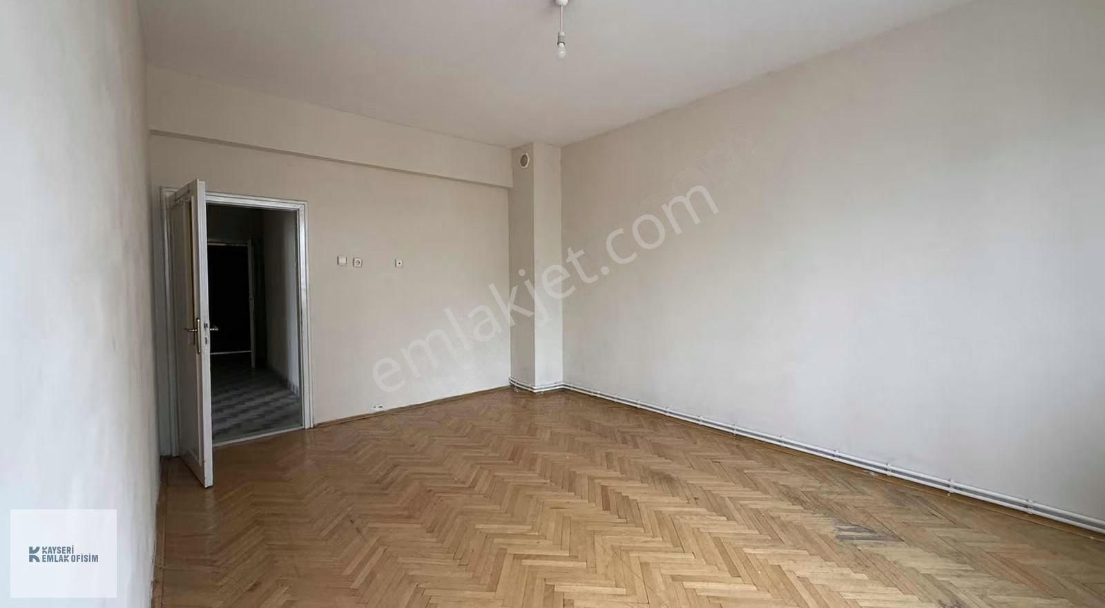 Düvenönü Cadde Üzerinde Geniş 3+1 Satılık Daire - Görsel 12