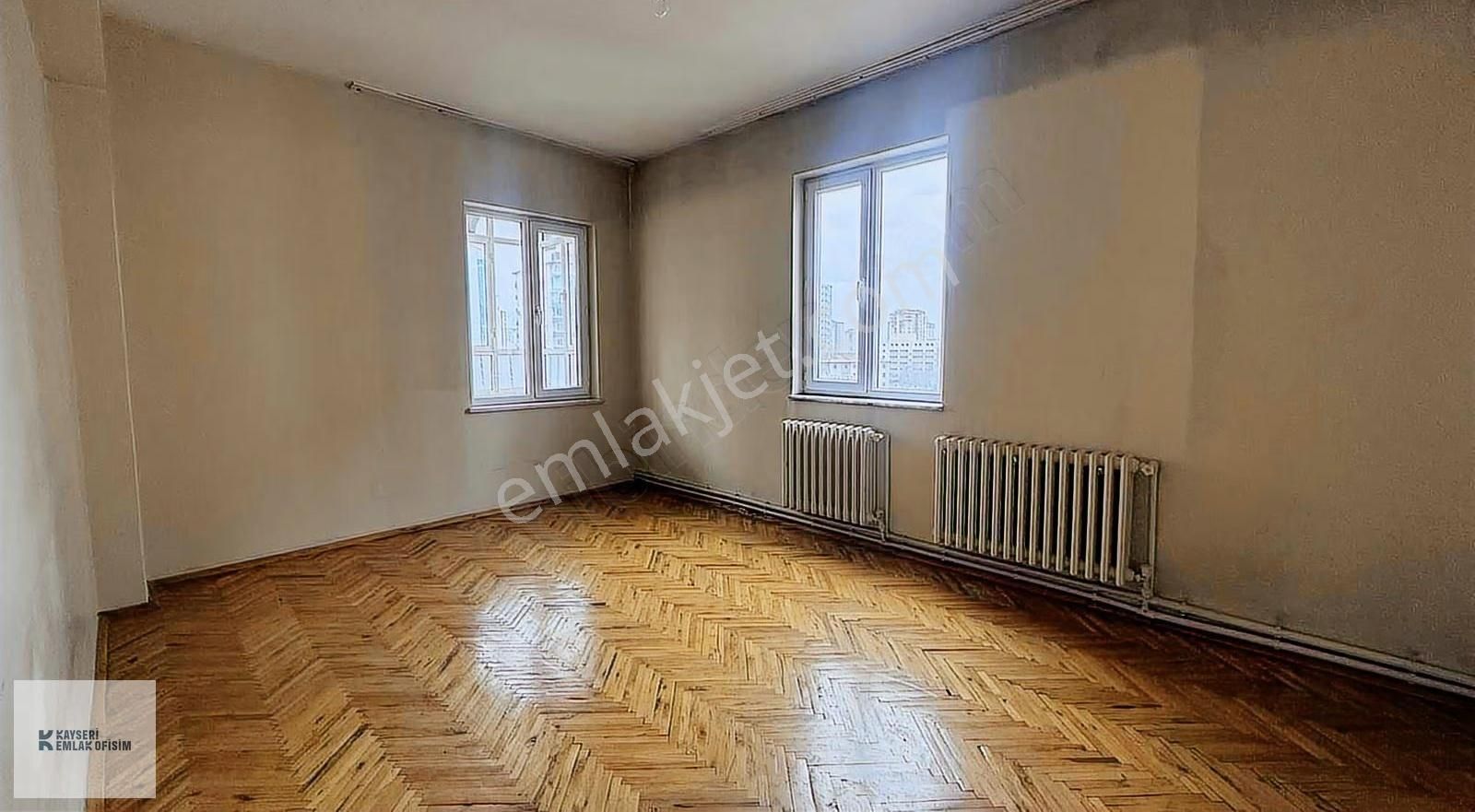 Düvenönü Cadde Üzerinde Geniş 3+1 Satılık Daire - Görsel 2