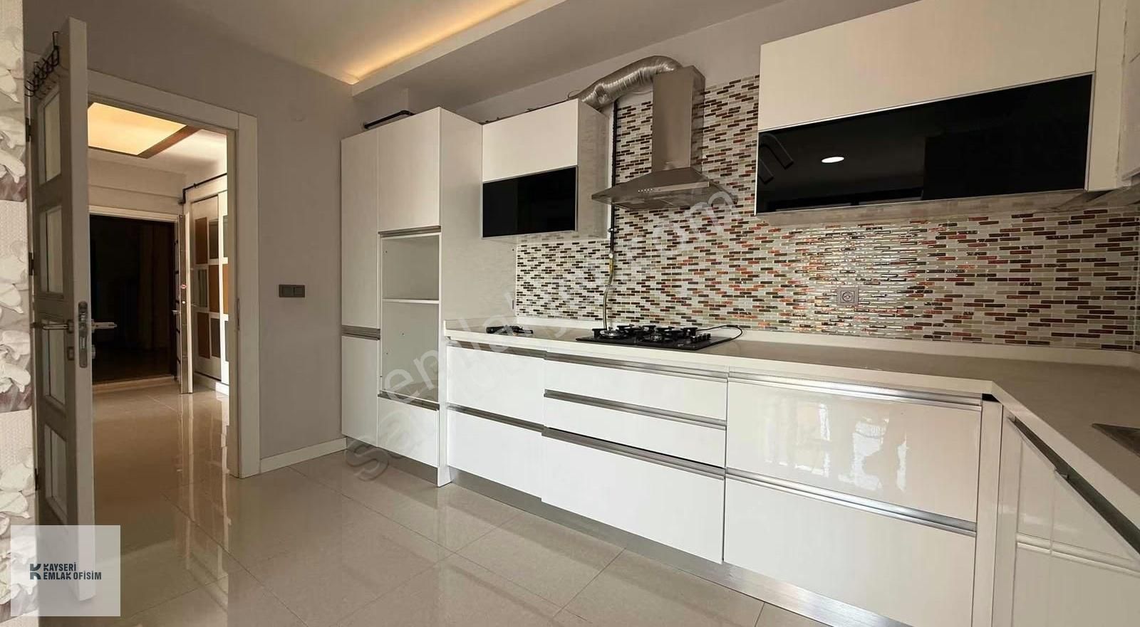 Hulusi Akar Bulvarında 3+1 Önü Açık Lüks Daire - Görsel 2