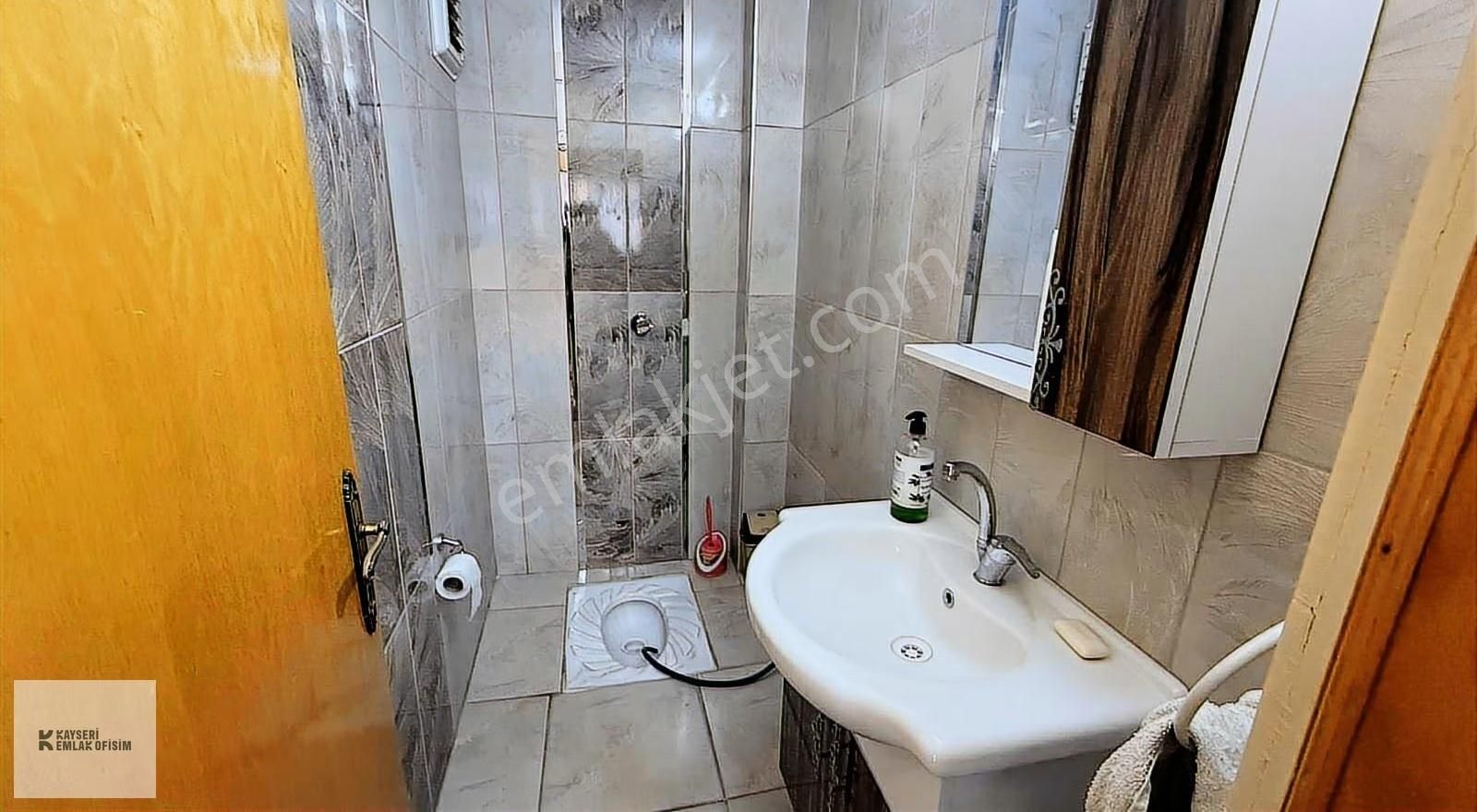 Emlak Ofisimden Mustafa Şimşek Cad.üzeri Satılık 3+1 Geniş Daire