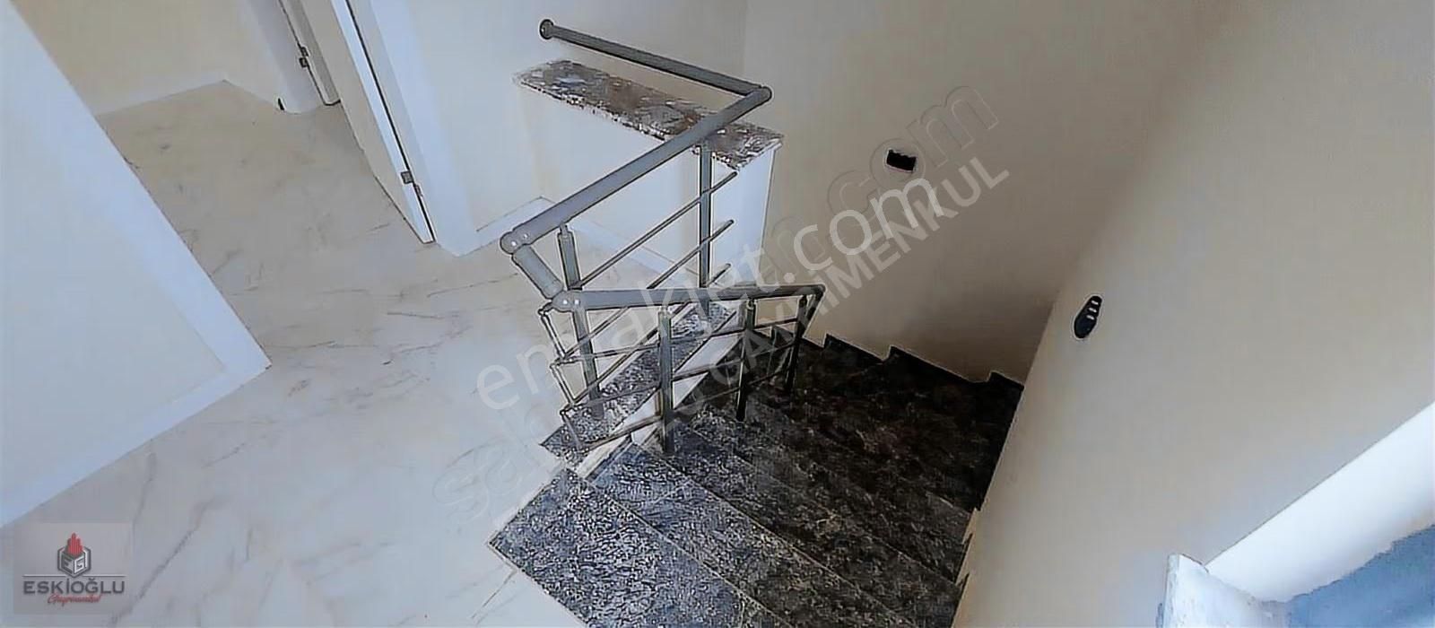 Karasu Merkezde Triblex 3 Katlı Vılla - Görsel 5