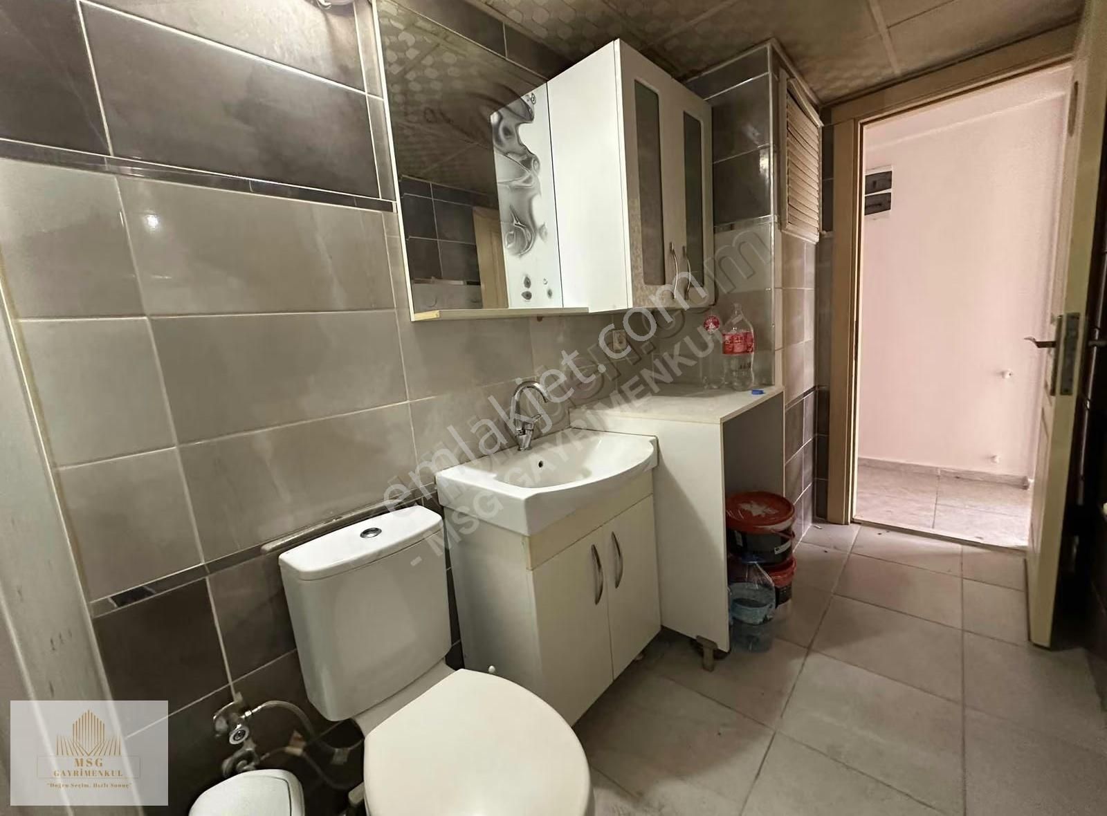 Msg'den Gülyakada 5 Yaşında Binada Ara Kat Açık Mutfak 2+1 Daire - Görsel 8