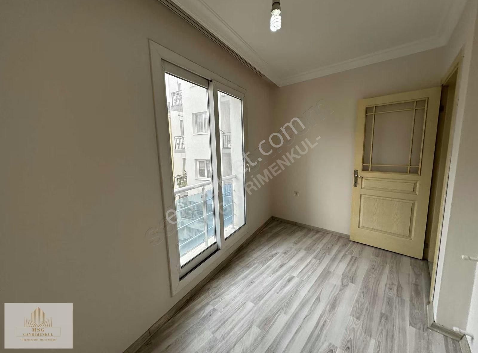 Msg'den Gülyakada 5 Yaşında Binada Ara Kat Açık Mutfak 2+1 Daire - Görsel 31