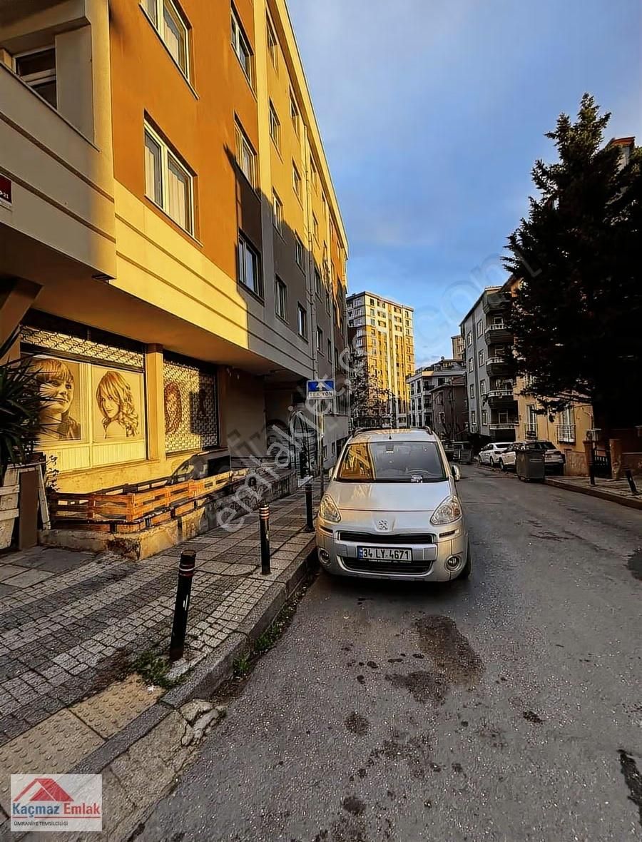 Ümraniye Çakmak'ta Satılık Köşe Başı 70 M2 Dükkan