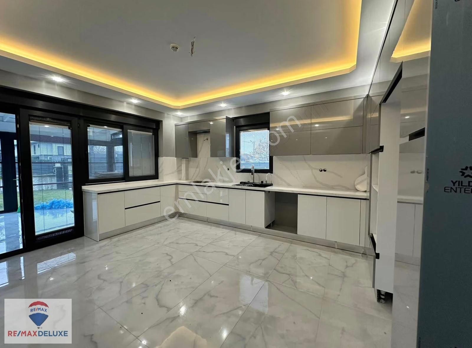 Kartepe Rahmiye'de Satılık 5+1 Müstakil Havuzlu Villa - Görsel 18