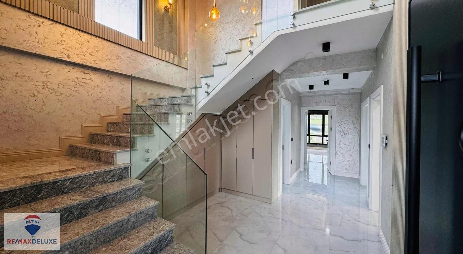 Kartepe Rahmiye'de Satılık 5+1 Müstakil Havuzlu Villa - Görsel 9