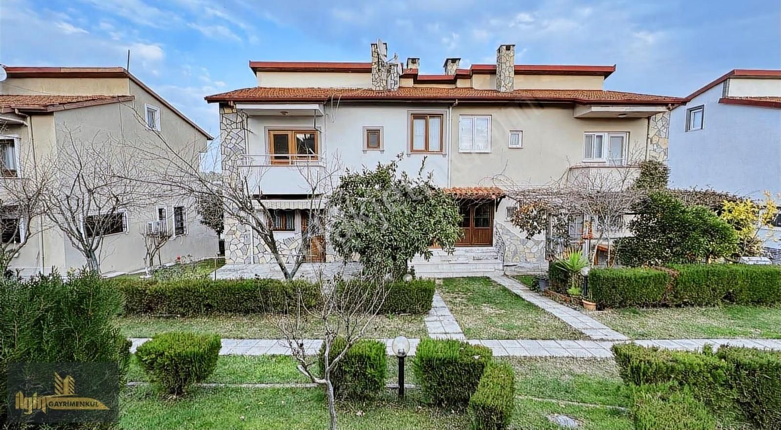Samanlı Çınarlı Sitesin'de 4+1 Kiralık Villa