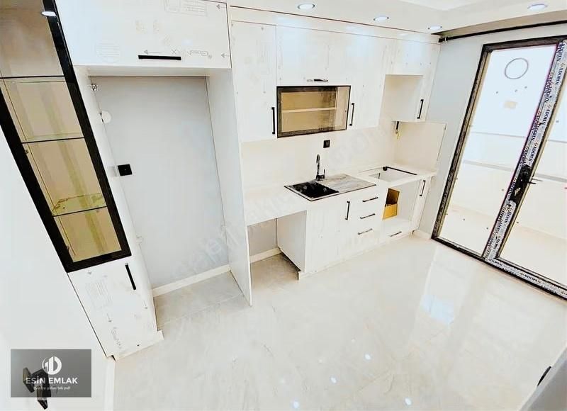 Cadde Üzerinde Yerden Isıtmalı Satılık Daire - Görsel 9