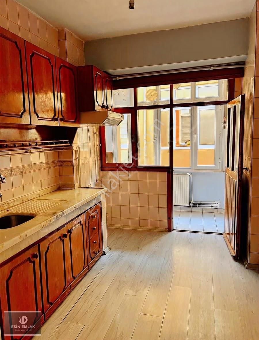 Kaynarca Mah Ferah Balkonlu Geniş M2'li Temiz 3+1 Daire - Görsel 14