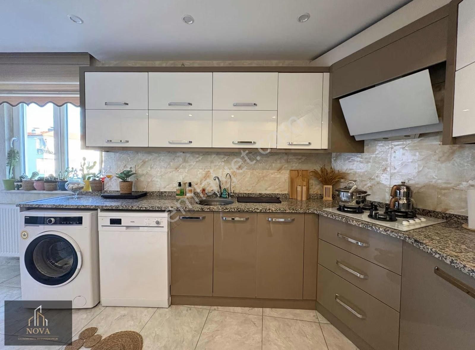 Nova'dan Hürriyet Caddesinde Geniş Arakat 2+1 Daire - Görsel 11