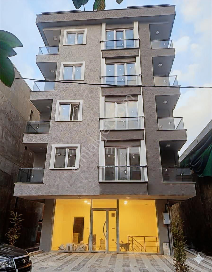 Ümraniye Esenşehir Mah Sıfır Dükkan Üstü1+1 Kiralık Daire