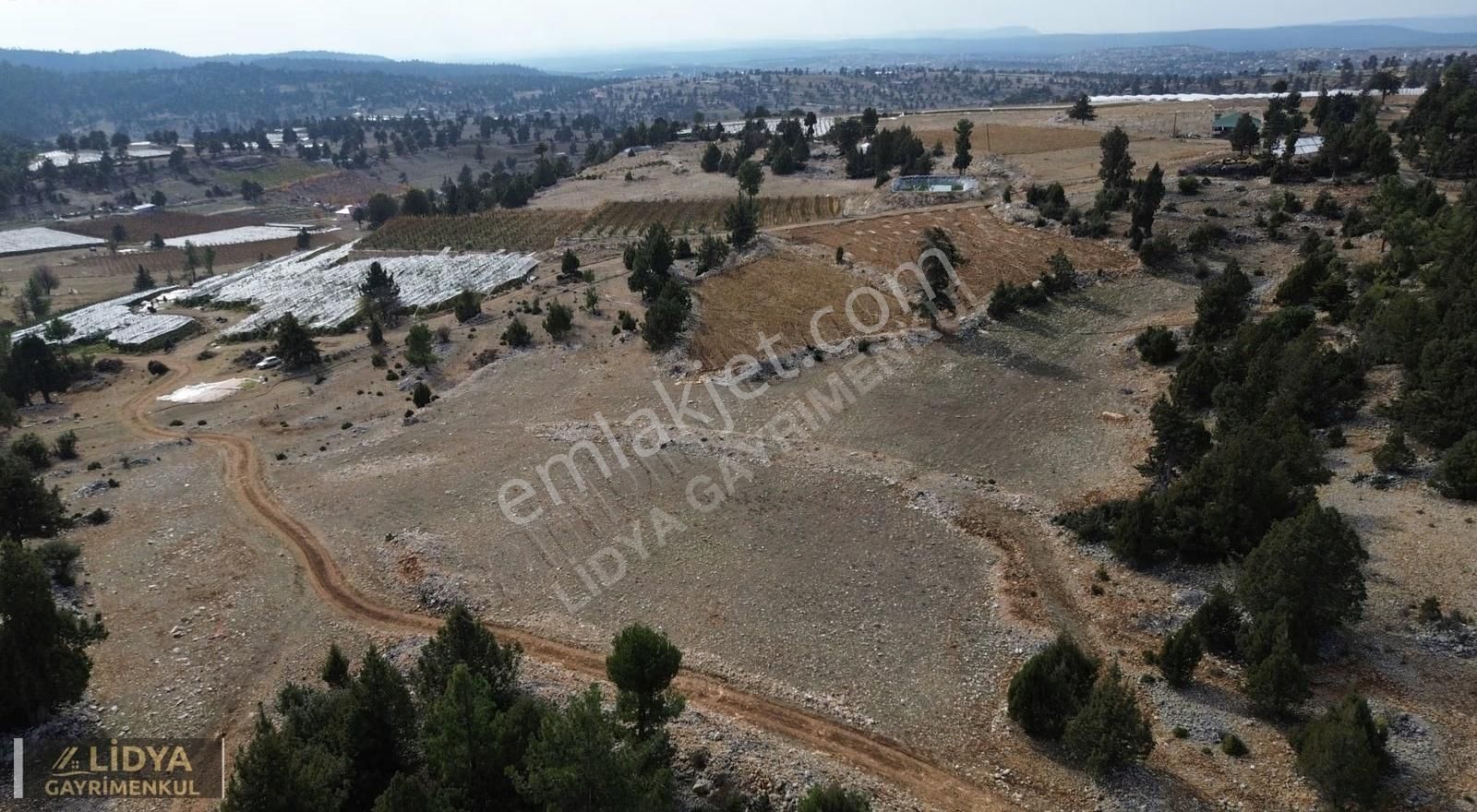 Çerçili Süpürgelik Doğa Manzaralı Uygun Satılık Tarla - Görsel 14