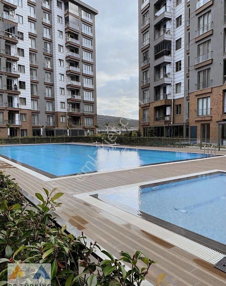 Pendik Viaport Avm Karşısı Akasya Port Sitesi Satılık 2+1 Eşyalı