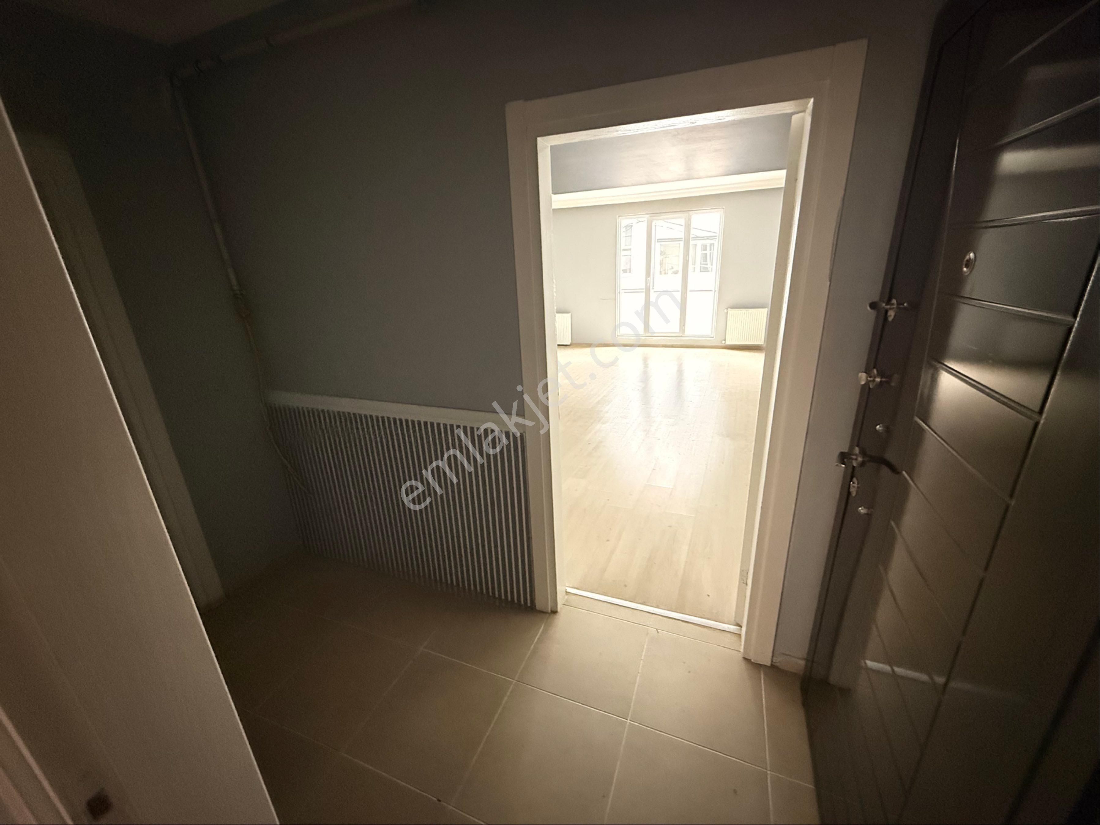 Çekmeköy Çavuşbaşı Cad Paralel 75 M2 Dekorasyonlu 1+1 Ofis Katı - Görsel 9