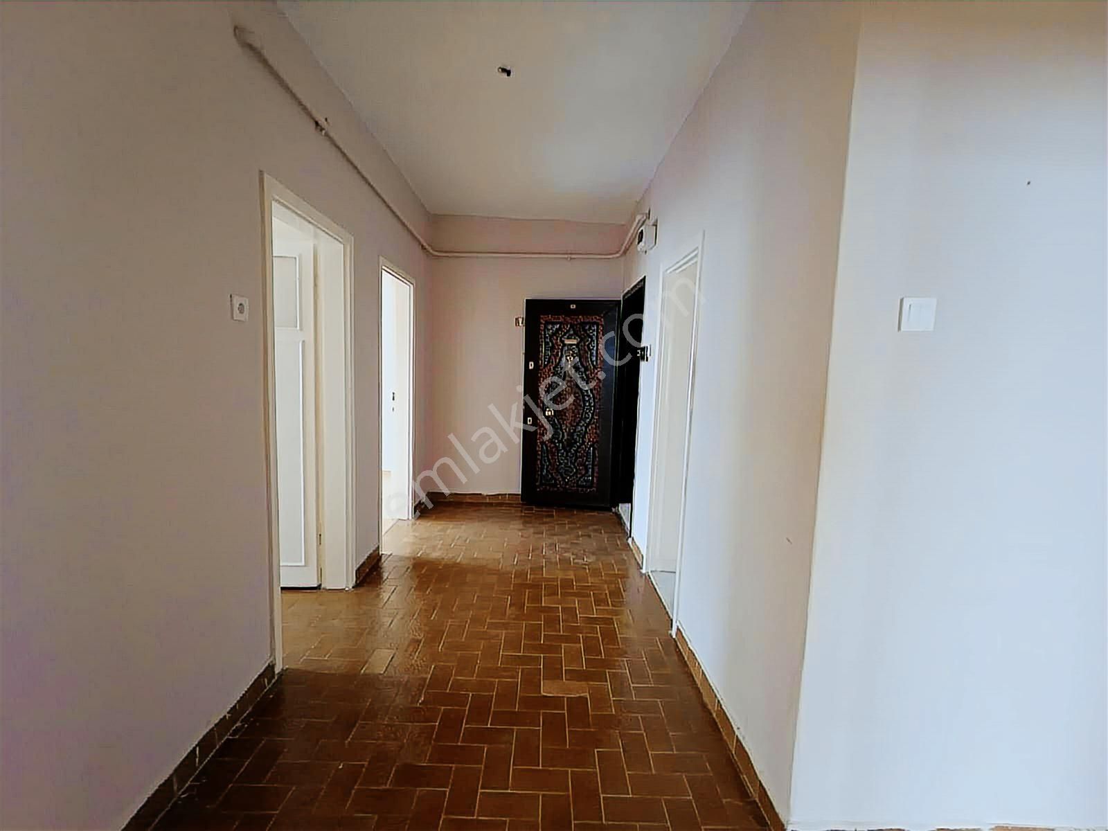 Aşıkpaşa Caddesinde Ara Kat Salon Bağımsız 3+1 - Görsel 19